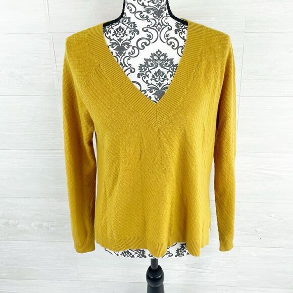 Title Nine V Neck Textured Extra Fine Merino Wool Sweater - Picture 3 of 9